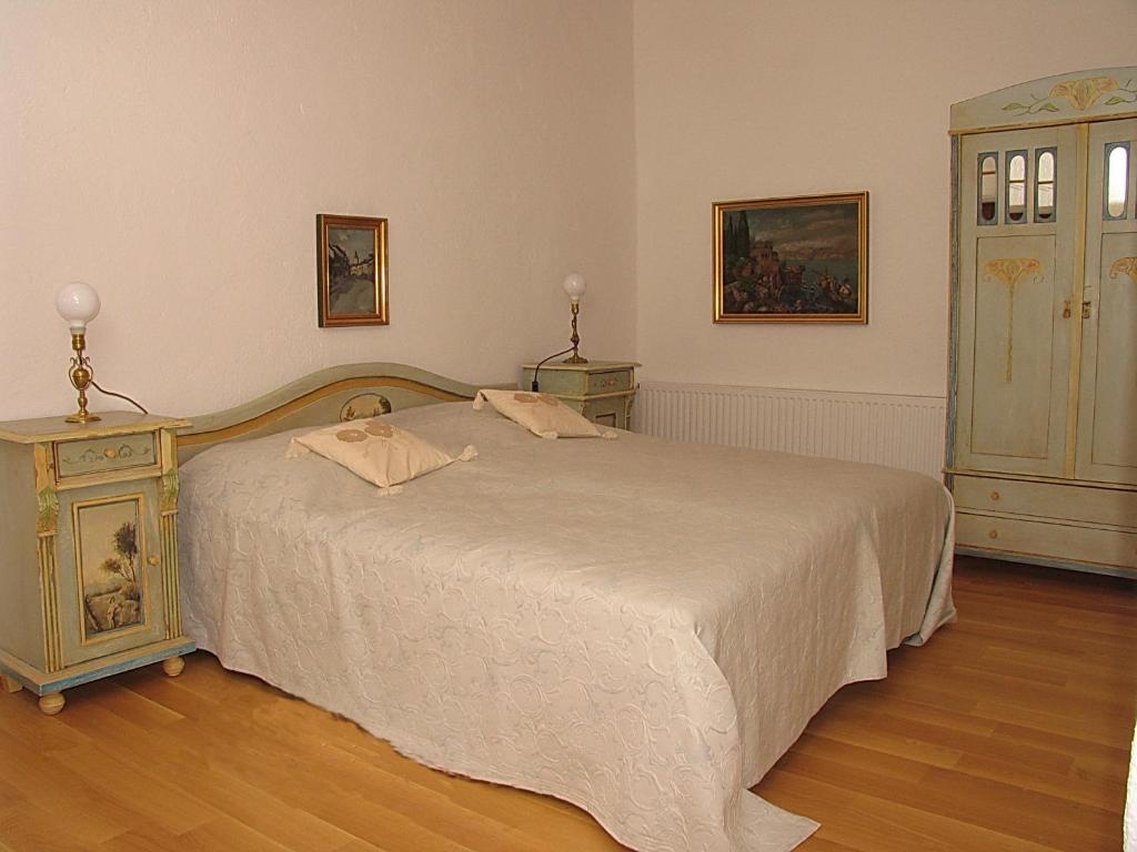 Отель Casa Rozelor Брашов Номер фото